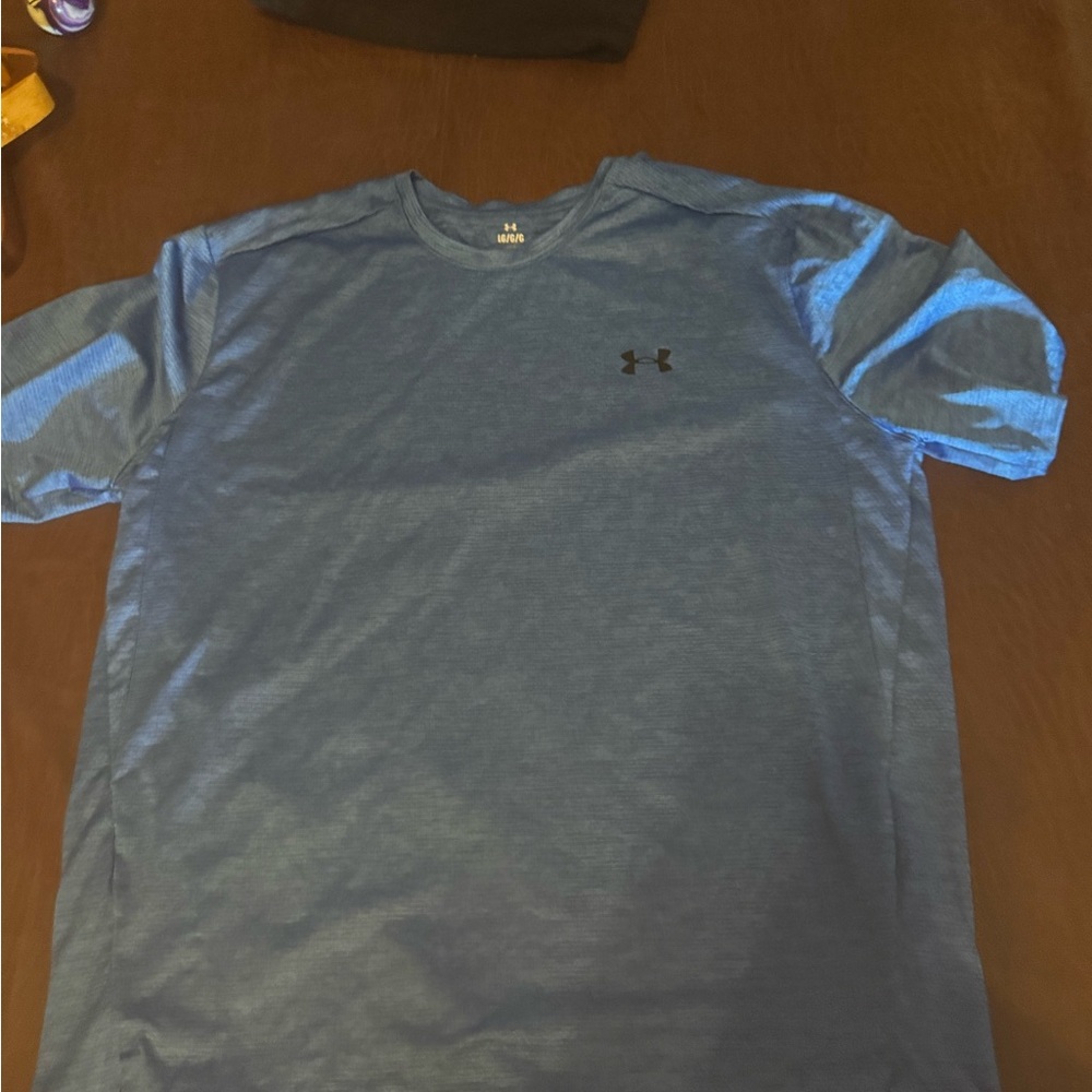 Men’s under armor shirt